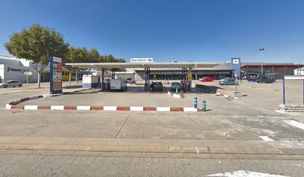 Refueling at Carrefour petrol stations in Spain