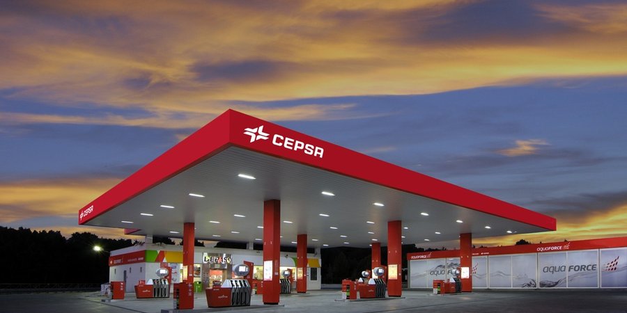 Taking a peek at the Cepsa petrol station located in Portugal
