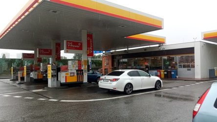 Магистральная заправочная станция Shell в Словакии с премиальным топливом