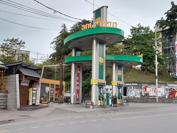 A snapshot displaying the Wissol gas station in Tbilisi, situated in the state of Georgia