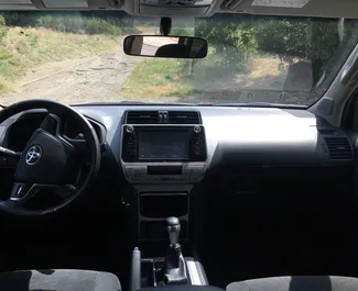 Арендуйте Toyota Land Cruiser Prado 2017 в Грузии. Топливо: Дизель. Мощность: 250 л.с. ➤ Стоимость от 350 GEL в сутки.