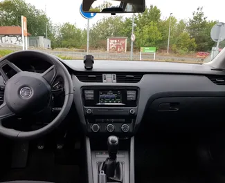 Skoda Octavia Combi – автомобиль категории Комфорт напрокат в Чехии ✓ Депозит 200 EUR ✓ Страхование: ОСАГО, КАСКО, Полное КАСКО.
