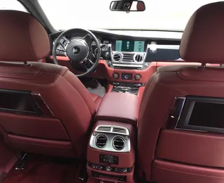 Rolls-Royce Ghost 2017 для аренды в Дубае. Лимит пробега 250 км/день.