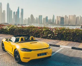 Арендуйте Porsche 718 Boxster 2017 в ОАЭ. Топливо: Бензин. Мощность: 300 л.с. ➤ Стоимость от 856 AED в сутки.