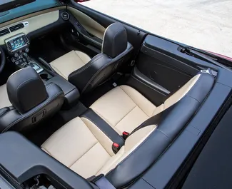 Салон Chevrolet Camaro Cabrio для аренды в Черногории. Отличный 4-местный автомобиль. ✓ Коробка Автомат.