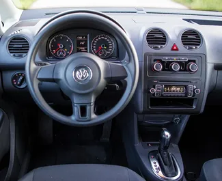 Volkswagen Caddy Maxi 2013 для аренды в Будве. Лимит пробега не ограничен.