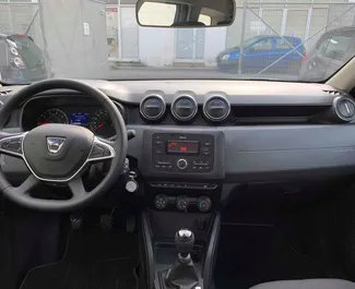 Арендуйте Dacia Duster 2019 в Греции. Топливо: Дизель. Мощность: 100 л.с. ➤ Стоимость от 52 EUR в сутки.