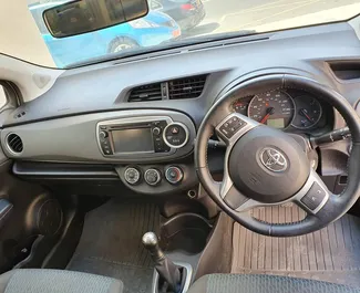 Арендуйте Toyota Yaris 2012 на Кипре. Топливо: Бензин. Мощность: 49 л.с. ➤ Стоимость от 30 EUR в сутки.