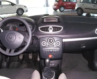 Арендуйте Renault Clio 3 2013 в Греции. Топливо: Бензин. Мощность: 70 л.с. ➤ Стоимость от 44 EUR в сутки.