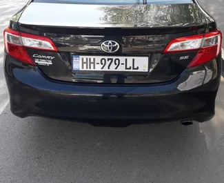 Прокат машины Toyota Camry №1674 (Автомат) в Тбилиси, с двигателем 2,5л. Бензин ➤ Напрямую от Иракли в Грузии.
