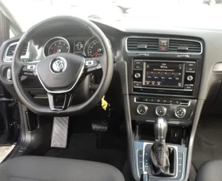 Volkswagen Golf 7 – автомобиль категории Эконом, Комфорт напрокат в Болгарии ✓ Депозит 250 EUR ✓ Страхование: ОСАГО, КАСКО, Полное КАСКО, От угона, С выездом.