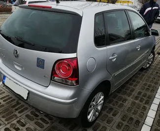 Арендуйте Volkswagen Polo 2012 в Болгарии. Топливо: Бензин. Мощность: 90 л.с. ➤ Стоимость от 11 EUR в сутки.