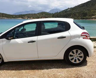 Peugeot 208 2016 для аренды на Крите. Лимит пробега не ограничен.