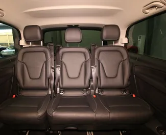 Mercedes-Benz V-Class – автомобиль категории Премиум, Люкс, Минивэн напрокат в ОАЭ ✓ Депозит 5000 AED ✓ Страхование: ОСАГО, КАСКО.