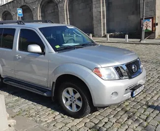 Petrol 4.0L engine of Nissan Pathfinder 2012 for rental in Tbilisi.