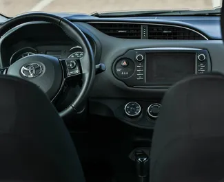 Toyota Yaris – автомобиль категории Эконом, Комфорт напрокат в Черногории ✓ Без депозита ✓ Страхование: ОСАГО, КАСКО, Супер КАСКО, От угона, С выездом.