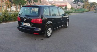 Volkswagen Touran, Automatic for rent in  Bar