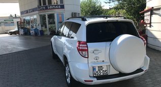 Toyota Rav4, Automatic for rent in  Kutaisi