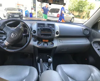 Toyota Rav4 – автомобиль категории Комфорт, Внедорожник, Кроссовер напрокат в Грузии ✓ Депозит 300 GEL ✓ Страхование: ОСАГО, КАСКО, Супер КАСКО, С выездом.