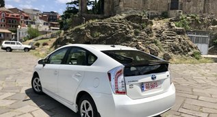 Арендуйте Toyota Prius в Тбилиси Грузия