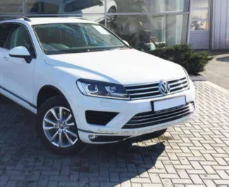 Front view of a rental Volkswagen Touareg in Simferopol, Crimea ✓ Car #106. ✓ Automatic TM ✓ 0 reviews.