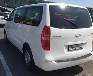 Арендуйте Hyundai H1 2015 в Азербайджане. Топливо: Дизель. Мощность:  л.с. ➤ Стоимость от 100 AZN в сутки.