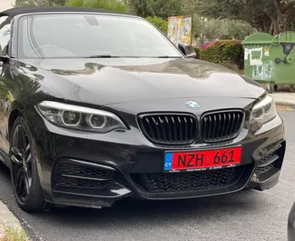 Арендуйте BMW 218i Cabrio 2018 на Кипре. Топливо: Бензин. Мощность: 185 л.с. ➤ Стоимость от 120 EUR в сутки.