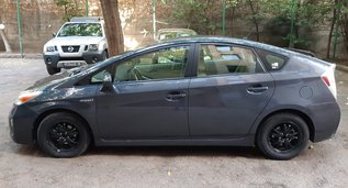 Недорогой Toyota Prius, 1.8 литров для аренды в  Грузия