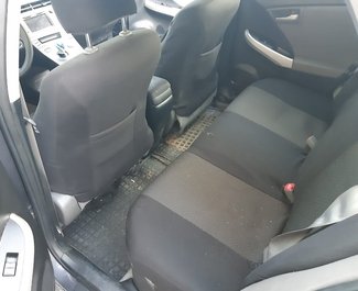 Недорогой Toyota Prius, 1.8 литров для аренды в  Грузия