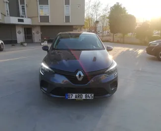 Арендуйте Renault Clio 5 2021 в Турции. Топливо: Бензин. Мощность: 95 л.с. ➤ Стоимость от 15 USD в сутки.