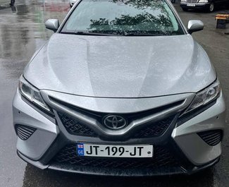 Арендуйте Комфорт, Премиум Toyota в Тбилиси Грузия