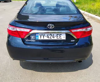 Toyota Camry – автомобиль категории Комфорт, Премиум напрокат в Грузии ✓ Депозит 100 GEL ✓ Страхование: TPL, CDW, SCDW, Passengers, Theft, No Deposit.