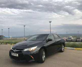 Арендуйте Toyota Camry 2017 в Грузии. Топливо: Бензин. Мощность: 195 л.с. ➤ Стоимость от 110 GEL в сутки.