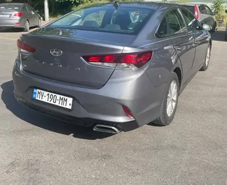 Hyundai Sonata – автомобиль категории Комфорт, Премиум напрокат в Грузии ✓ Депозит 200 GEL ✓ Страхование: ОСАГО, КАСКО, Супер КАСКО, Пассажиры, От угона.