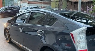 Toyota Prius, Автомат для аренды в  Тбилиси