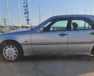Арендуйте Mercedes-Benz C220 1995 в Испании. Топливо: Дизель. Мощность:  л.с. ➤ Стоимость от 45 EUR в сутки.