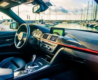 Салон BMW 328i Xdrive Performance для аренды в Испании. Отличный 5-местный автомобиль. ✓ Коробка Автомат.