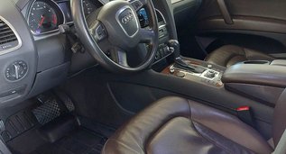 Audi Q7, Petrol car hire in Georgia