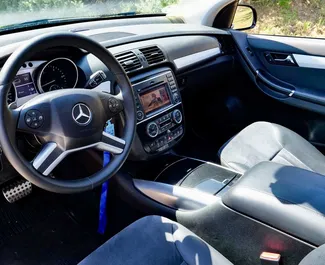 Mercedes-Benz R-Class – автомобиль категории Комфорт, Премиум, Минивэн напрокат в Испании ✓ Депозит 600 EUR ✓ Страхование: ОСАГО, Полное КАСКО.