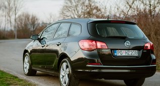 Rent a Opel Astra in Podgorica Montenegro