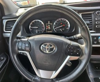 Toyota Highlander, Petrol car hire in Georgia