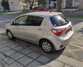Арендуйте Toyota Vitz 2020 на Кипре. Топливо: Бензин. Мощность: 87 л.с. ➤ Стоимость от 24 EUR в сутки.