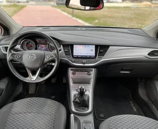 Арендуйте Opel Astra Sports Tourer 2018 в Черногории. Топливо: Дизель. Мощность: 136 л.с. ➤ Стоимость от 30 EUR в сутки.