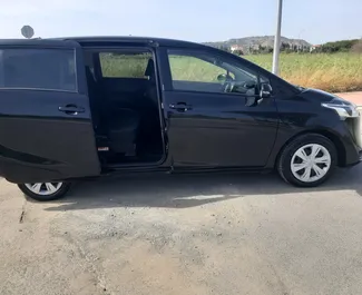Автопрокат Toyota Sienta в Ларнаке, Кипр ✓ №6519. ✓ Автомат КП ✓ Отзывов: 0.