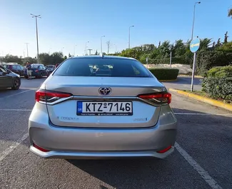 Hybrid 1.8L engine of Toyota Corolla 2022 for rental in Thessaloniki.