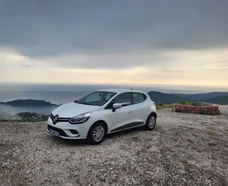 Front view of a rental Renault Clio 4 in Budva, Montenegro ✓ Car #6612. ✓ Manual TM ✓ 4 reviews.