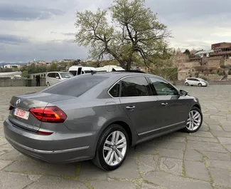 Арендуйте Volkswagen Passat 2019 в Грузии. Топливо: Бензин. Мощность: 206 л.с. ➤ Стоимость от 140 GEL в сутки.