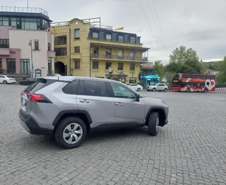 Двигатель Бензин 2,5 л. – Арендуйте Toyota Rav4 в Тбилиси.