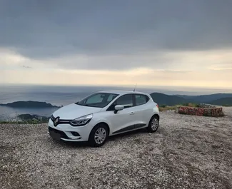 Front view of a rental Renault Clio 4 in Budva, Montenegro ✓ Car #7190. ✓ Manual TM ✓ 0 reviews.