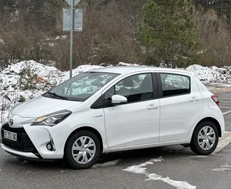 Арендуйте Toyota Yaris 2020 в Черногории. Топливо: Гибрид. Мощность: 75 л.с. ➤ Стоимость от 22 EUR в сутки.